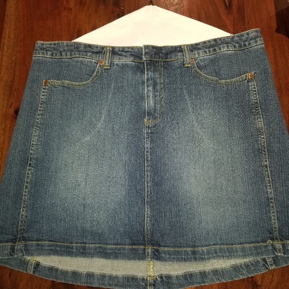 Jean Skort - Picture 1 of 2